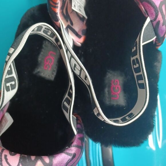 UGG Puff Yeah Graffiti Slippers - Picture 6 of 7